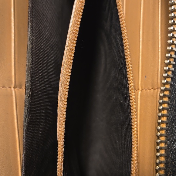 YSL Delle De Jour Black Patent Leather Wallet - Picture 5 of 10